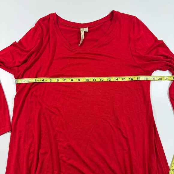 Comfy USA Long Sleeve Tunic Shirt Red Button Cuff Details - Picture 5 of 6
